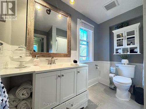 1186 2Nd Avenue W, Owen Sound, ON - Indoor Photo Showing Bathroom