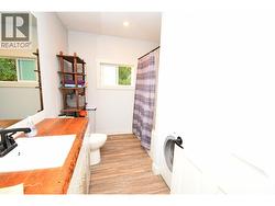 Main 4pc bathroom - 