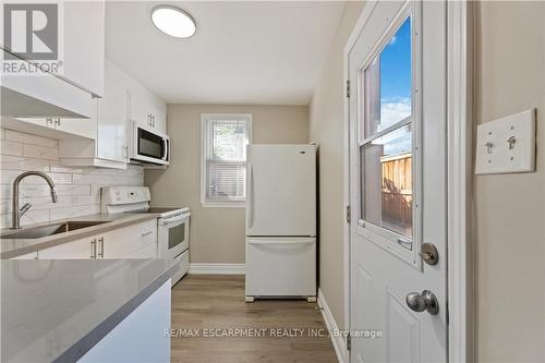 187 Barton Street W, Hamilton, ON - Indoor Photo Showing Kitchen