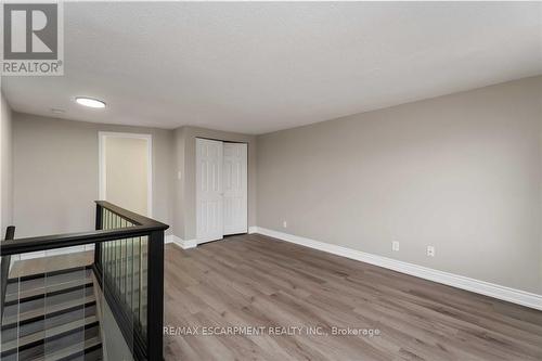 187 Barton Street W, Hamilton, ON - Indoor Photo Showing Other Room