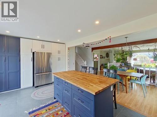 6885 Lesley Cres, Powell River, BC - Indoor Photo Showing Other Room