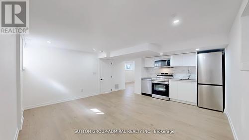 Basement 2 - 118 Clifton Avenue, Toronto, ON - Indoor Photo Showing Kitchen