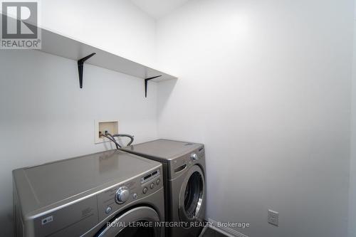 Laundry in the split Level - 214 Huntsville Drive, Ottawa, ON - Indoor Photo Showing Laundry Room