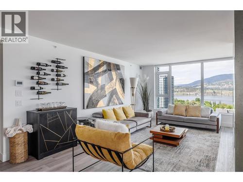 1588 Ellis Street Unit# 2009, Kelowna, BC - Indoor Photo Showing Living Room