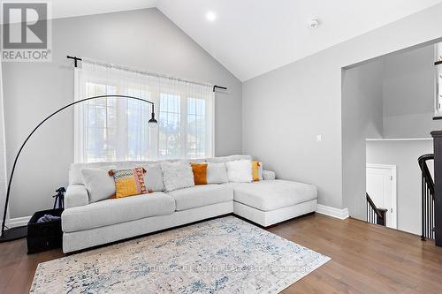 1076 7Th Avenue, Hanover, ON - Indoor Photo Showing Living Room