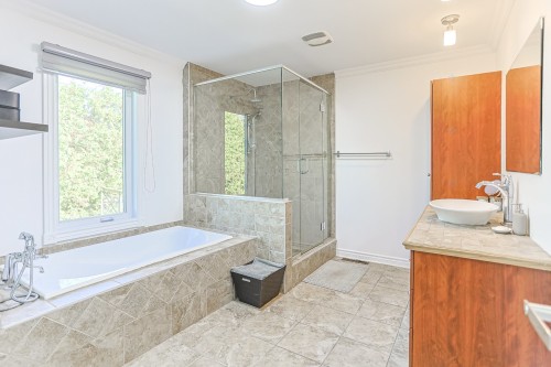 Bathroom - 600 Rue Yvon, Saint-Jean-Sur-Richelieu, QC - Indoor Photo Showing Bathroom