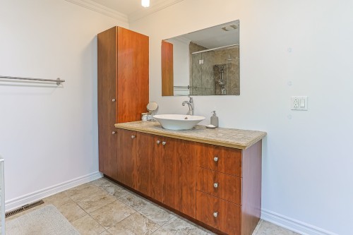 Bathroom - 600 Rue Yvon, Saint-Jean-Sur-Richelieu, QC - Indoor Photo Showing Bathroom