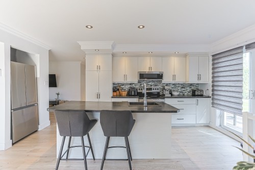 Kitchen - 600 Rue Yvon, Saint-Jean-Sur-Richelieu, QC - Indoor Photo Showing Kitchen With Upgraded Kitchen