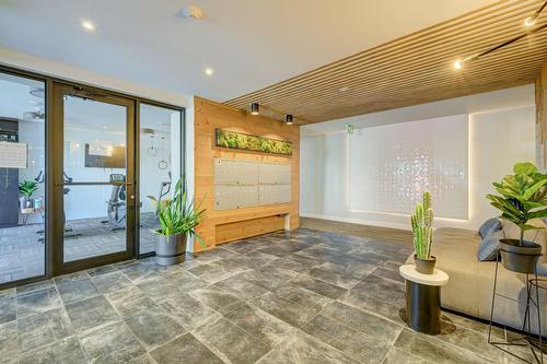 Hall d'entrée/Vestibule - 306-3675 Rue Roland-Marquette, Longueuil (Saint-Hubert), QC - Indoor Photo Showing Other Room