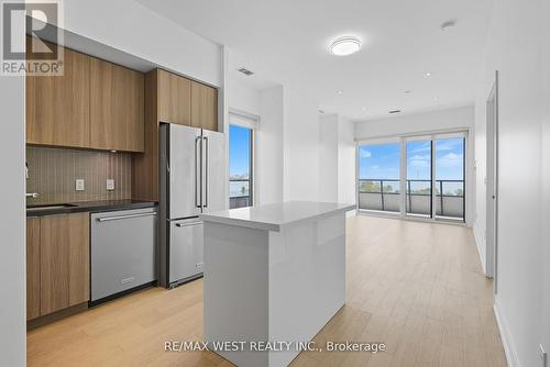 702 - 20 Shore Breeze Drive, Toronto, ON - Indoor Photo Showing Kitchen