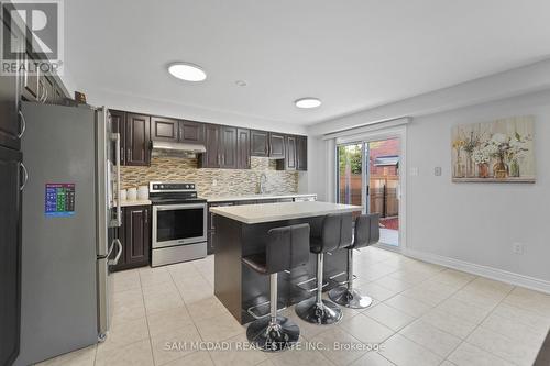 525 Driftcurrent Drive, Mississauga, ON - Indoor Photo Showing Kitchen With Upgraded Kitchen