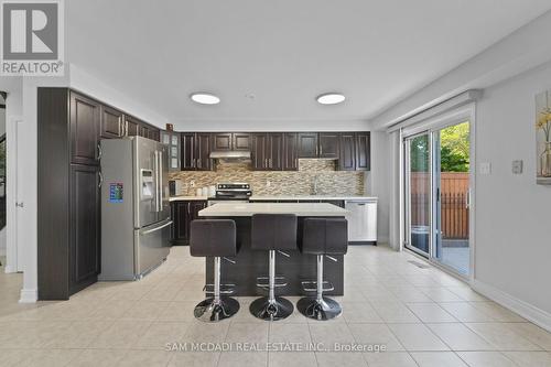 525 Driftcurrent Drive, Mississauga, ON - Indoor Photo Showing Kitchen With Upgraded Kitchen