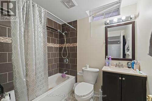 525 Driftcurrent Drive, Mississauga, ON - Indoor Photo Showing Bathroom