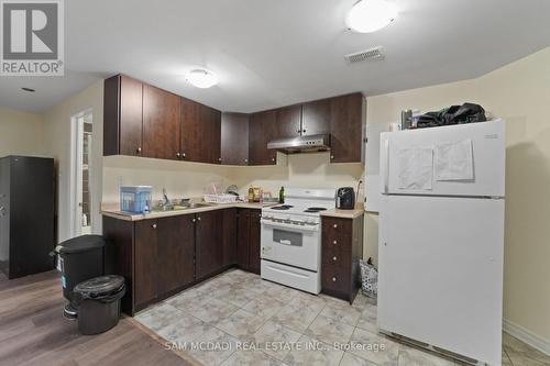 525 Driftcurrent Drive, Mississauga, ON - Indoor Photo Showing Kitchen