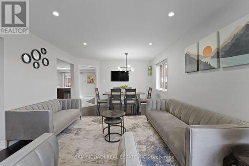525 Driftcurrent Drive, Mississauga, ON - Indoor Photo Showing Living Room