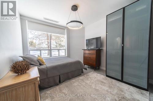 107 - 8111 Forest Glen Drive, Niagara Falls (Mt. Carmel), ON - Indoor Photo Showing Bedroom