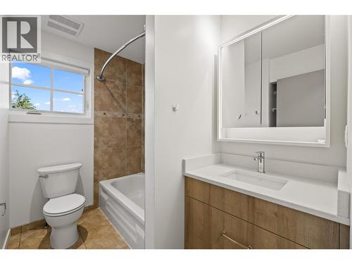 Upper Level 4 piece bathroom - 2957 Conlin Court Unit# 3, Kelowna, BC - Indoor Photo Showing Bathroom