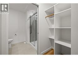 Primary closet and ensuite - 
