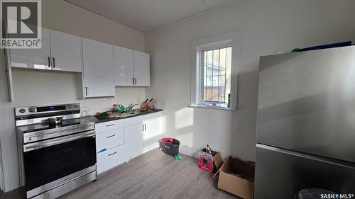 1535 Victoria Avenue, Regina, SK - Indoor Photo Showing Kitchen