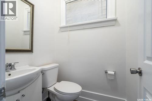 1535 Victoria Avenue, Regina, SK - Indoor Photo Showing Bathroom