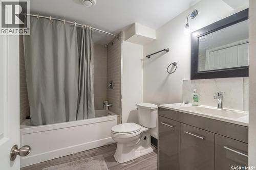 1535 Victoria Avenue, Regina, SK - Indoor Photo Showing Bathroom