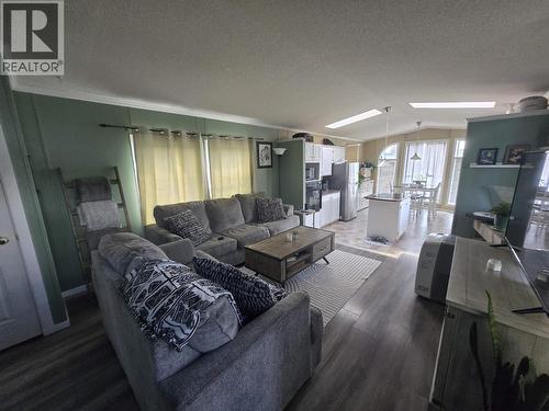 6 602 Elm Street, Quesnel, BC - Indoor Photo Showing Living Room