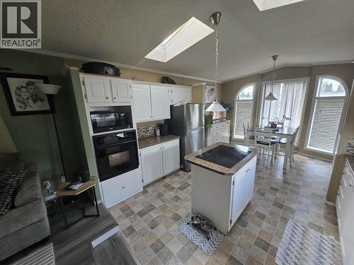 6 602 Elm Street, Quesnel, BC - Indoor Photo Showing Kitchen