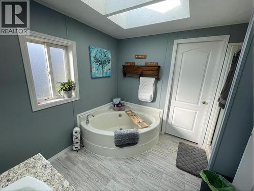 6 602 Elm Street, Quesnel, BC - Indoor Photo Showing Bathroom