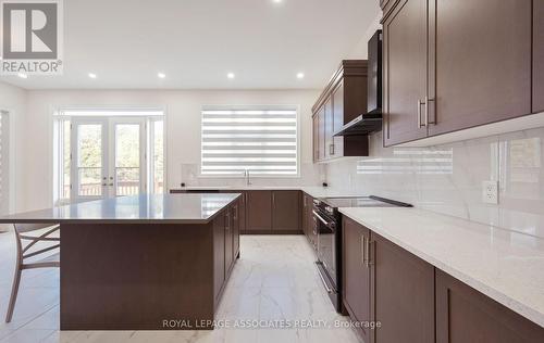 55 Raspberry Ridge Avenue, Caledon, ON - Indoor Photo Showing Kitchen With Upgraded Kitchen