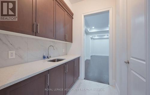 55 Raspberry Ridge Avenue, Caledon, ON - Indoor Photo Showing Kitchen