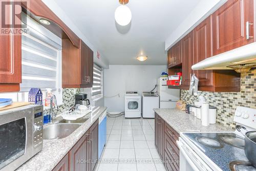 3442 Laddie Crescent, Mississauga, ON - Indoor Photo Showing Kitchen With Double Sink