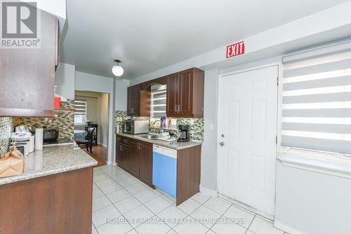 3442 Laddie Crescent, Mississauga, ON - Indoor Photo Showing Kitchen