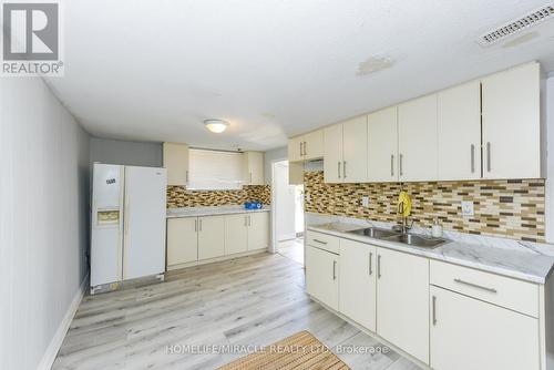 3442 Laddie Crescent, Mississauga, ON - Indoor Photo Showing Kitchen With Double Sink