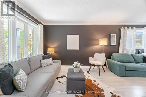 7267 Windbreak Court, Mississauga, ON - Indoor Photo Showing Living Room
