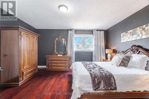 7267 Windbreak Court, Mississauga, ON - Indoor Photo Showing Bedroom
