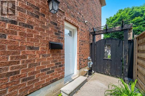 7267 Windbreak Court, Mississauga, ON - Outdoor