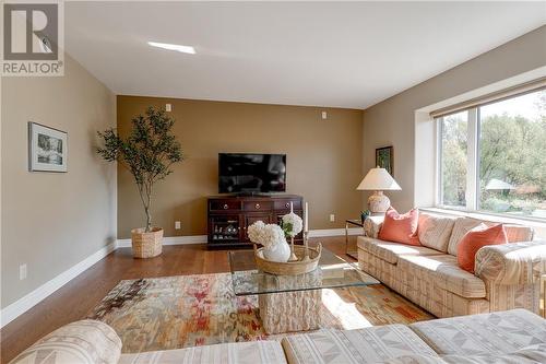 527 Ester Street, Sudbury, ON - Indoor Photo Showing Living Room