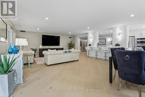 open concept view from sunroom - 2206 - 701 Geneva Street, St. Catharines (Lakeshore), ON - Indoor