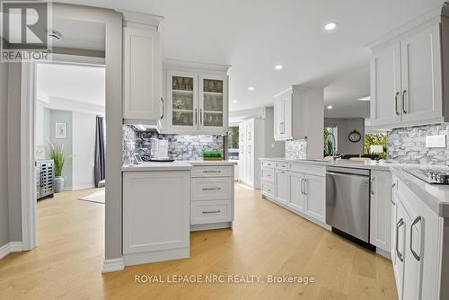 2206 - 701 Geneva Street, St. Catharines (Lakeshore), ON - Indoor Photo Showing Kitchen With Upgraded Kitchen
