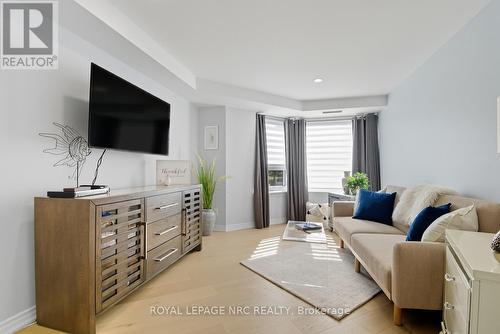 2nd or guest bedroom/office - 2206 - 701 Geneva Street, St. Catharines (Lakeshore), ON - Indoor Photo Showing Living Room