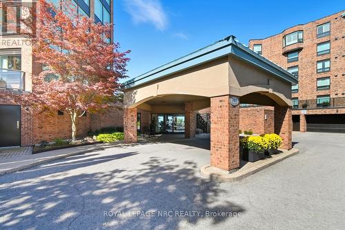 Front covered drive - 2206 - 701 Geneva Street, St. Catharines (Lakeshore), ON - Outdoor