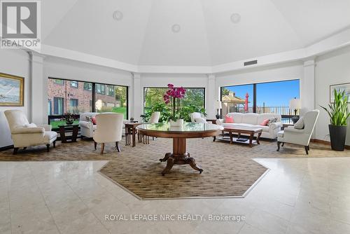 Lobby - 2206 - 701 Geneva Street, St. Catharines (Lakeshore), ON - Indoor Photo Showing Living Room