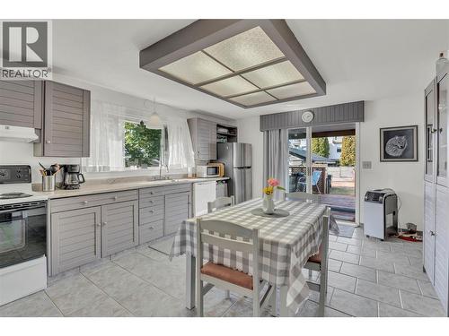 573 Jermyn Avenue, Penticton, BC - Indoor Photo Showing Kitchen