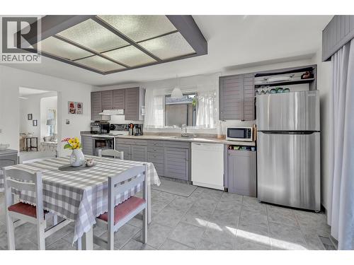 573 Jermyn Avenue, Penticton, BC - Indoor