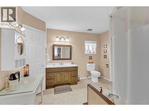 573 Jermyn Avenue, Penticton, BC - Indoor Photo Showing Bathroom
