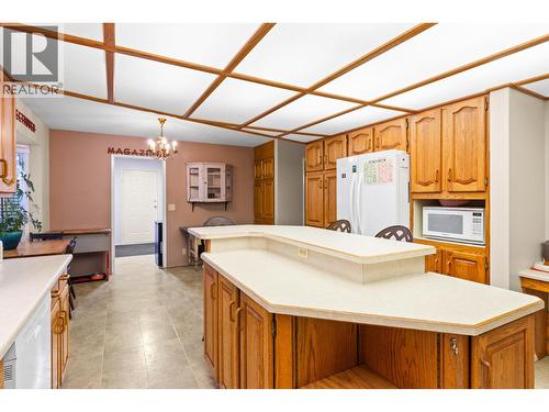 230 Cypress Drive, Coldstream, BC - Indoor Photo Showing Kitchen
