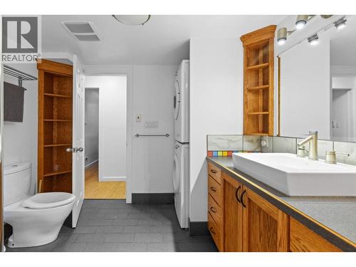 230 Cypress Drive, Coldstream, BC - Indoor Photo Showing Bathroom