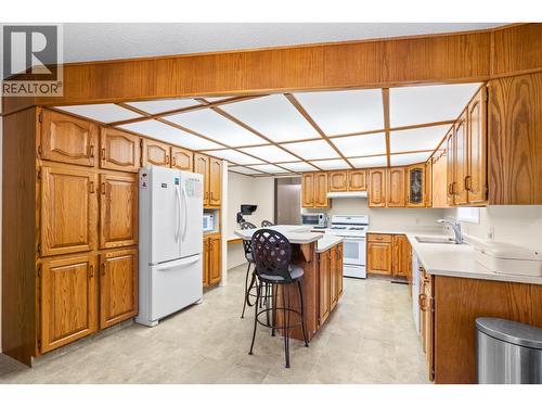 230 Cypress Drive, Coldstream, BC - Indoor Photo Showing Kitchen