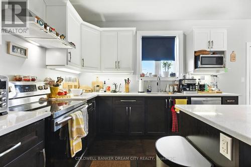 10 Honey Bend, St. Thomas, ON - Indoor Photo Showing Kitchen
