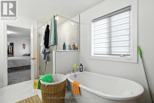 10 Honey Bend, St. Thomas, ON - Indoor Photo Showing Bathroom